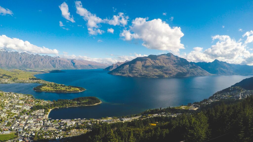 Umzug nach Neuseeland_Landschaft am Wasser