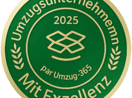 Gold-grünes Abzeichen mit der Aufschrift „Umzugsunternehmen 2025 – mit Exzellenz par Umzug-365“ und einem stilisierten Box-Logo als Symbol für Exzellenz im Umzugsservice.